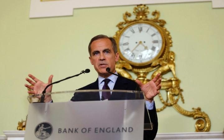英国央行降息至历史新低